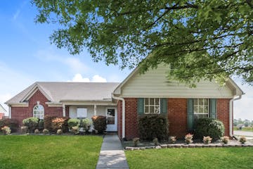 1647 Sarah Ann Dr W Southaven, MS 38671